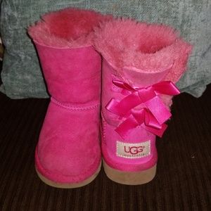 Toddler size 6 pink Bailey Bow Uggs